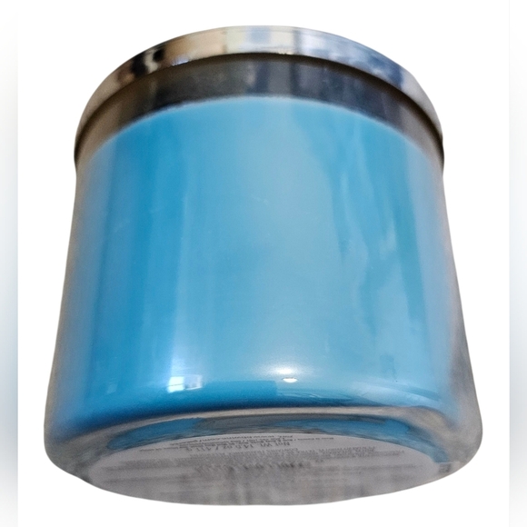 Bath & Body Works Large Snowflakes & Citrus 3 Wick Candle. 14½oz, New! - Picture 3 of 5